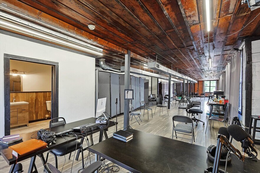 More Photos Of 1426 N Main St, Fort Worth Storefront Retail Office For Lease