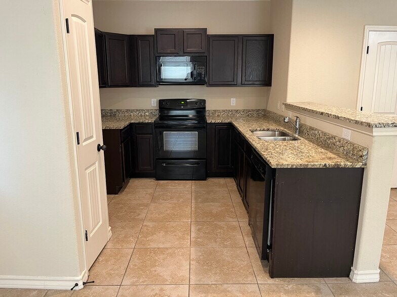 More Photos Of 7014 Donovan Way, San Antonio Apartments For Sale