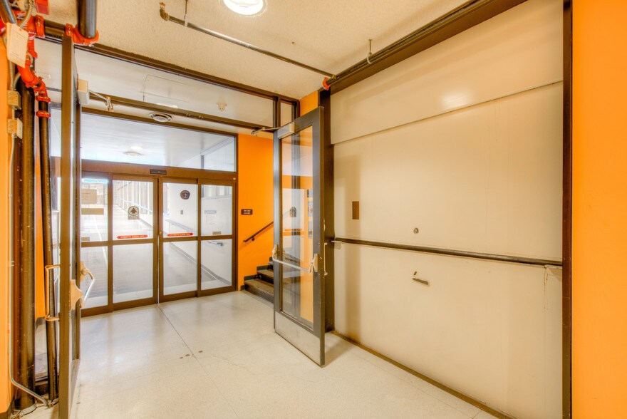 More Photos Of 19 Exchange St E, Saint Paul Schools For Sale