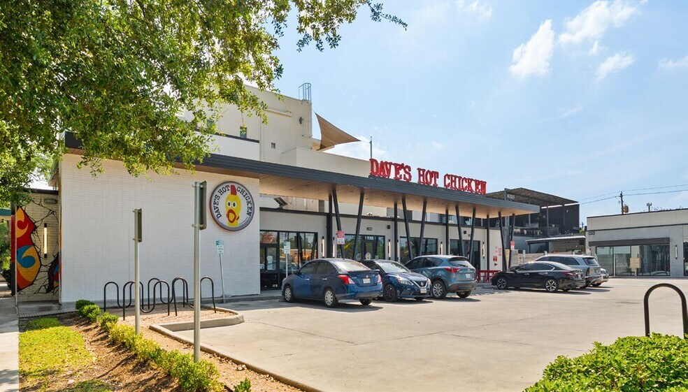 More Photos Of 606 Dennis St, Houston Storefront For Sale