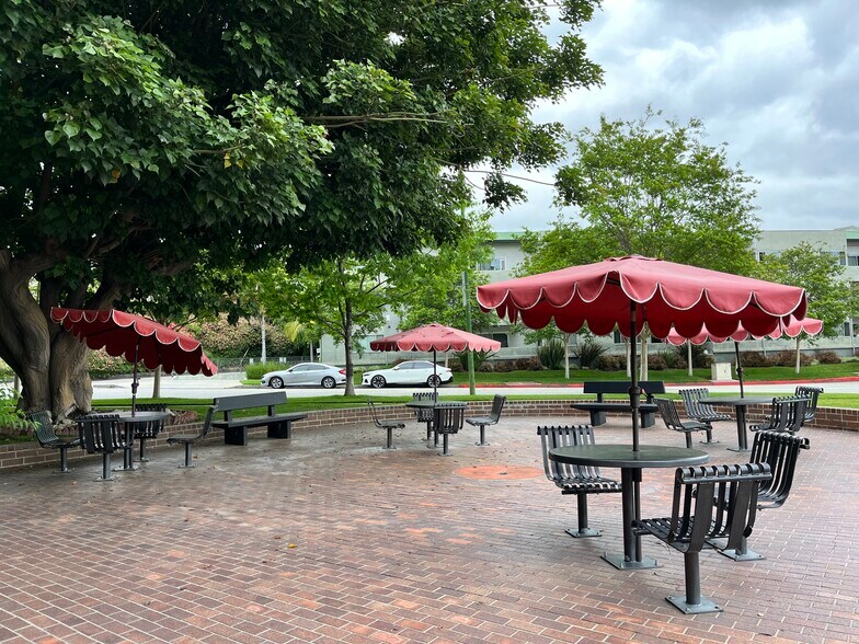 More Photos Of 1577 E Chevy Chase Dr, Glendale Medical For Lease