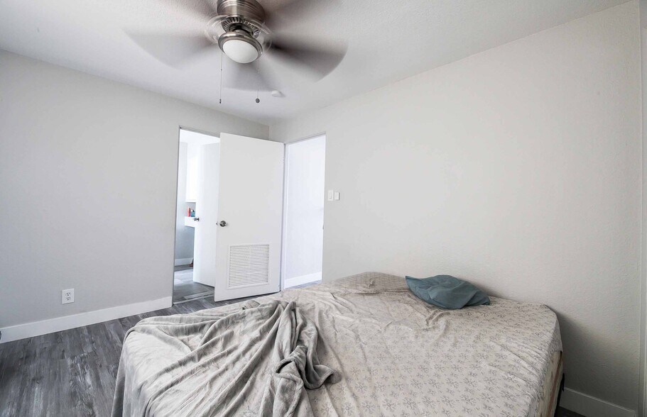 More Photos Of 239 W Cleveland Ave, Las Vegas Apartments For Sale