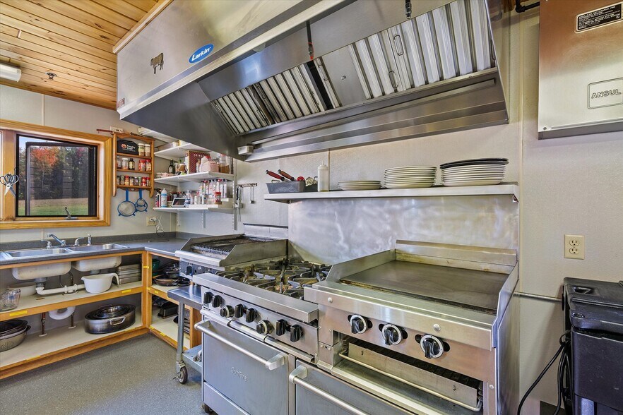 More Photos Of 341 US Route 1, Weston Hotel For Sale