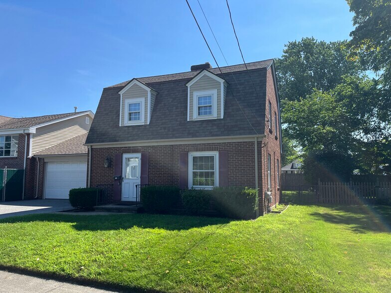 More Photos Of 188 Airport Rd, Warwick Office Residential For Sale