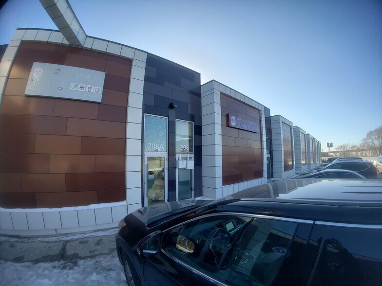 More Photos Of 2252 S Canal St, Chicago Storefront For Lease