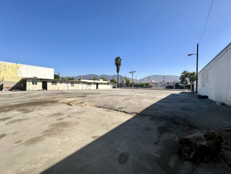 More Photos Of 514 Glenoaks Blvd, San Fernando Land For Lease