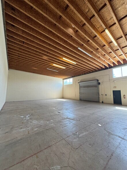 More Photos Of 8964 Oso Ave, Chatsworth Warehouse For Sale