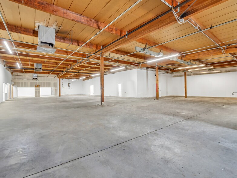 More Photos Of 5645 E Clinton Ave, Fresno Manufacturing For Lease