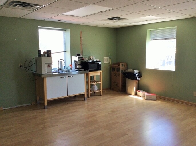 More Photos Of 3915 Hiawatha Ave, Minneapolis Light Distribution For Lease