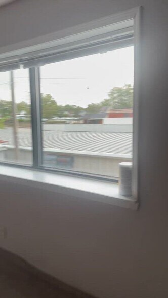 Primary Photo Of 114 S Maple St, Winchester Office For Lease