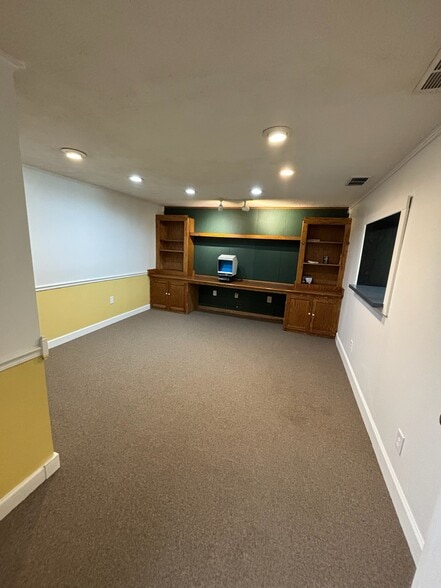 More Photos Of 413 Chatham St, Sanford Warehouse For Lease