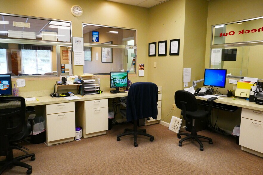 More Photos Of 142 Linden Dr, Winchester Office For Sale