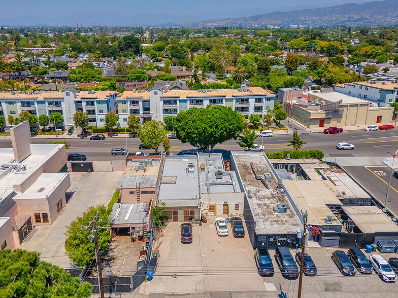 More Photos Of 4708-4710 W Magnolia Blvd., Burbank General Retail For Sale