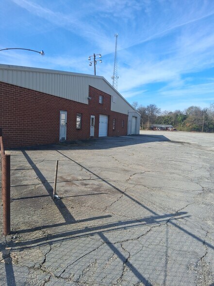 More Photos Of 4453 Broadway, Macon-Bibb Distribution For Lease