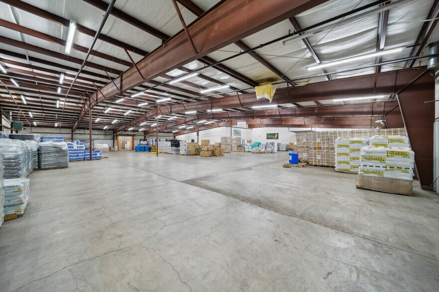 More Photos Of 710 S Adams St, Sapulpa Distribution For Sale