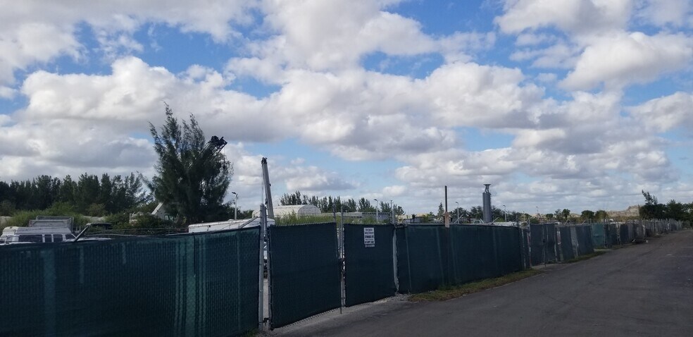 More Photos Of 7673 Hooper Rd, West Palm Beach Warehouse For Lease