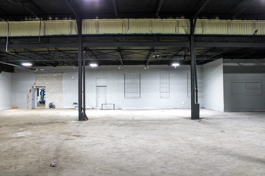 More Photos Of 5143 Bellevue St, Detroit Distribution For Sale