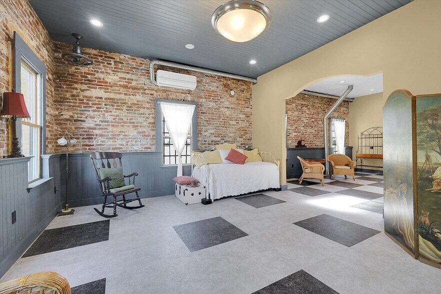 More Photos Of 228 1st St, Marysville Storefront Retail Residential For Sale
