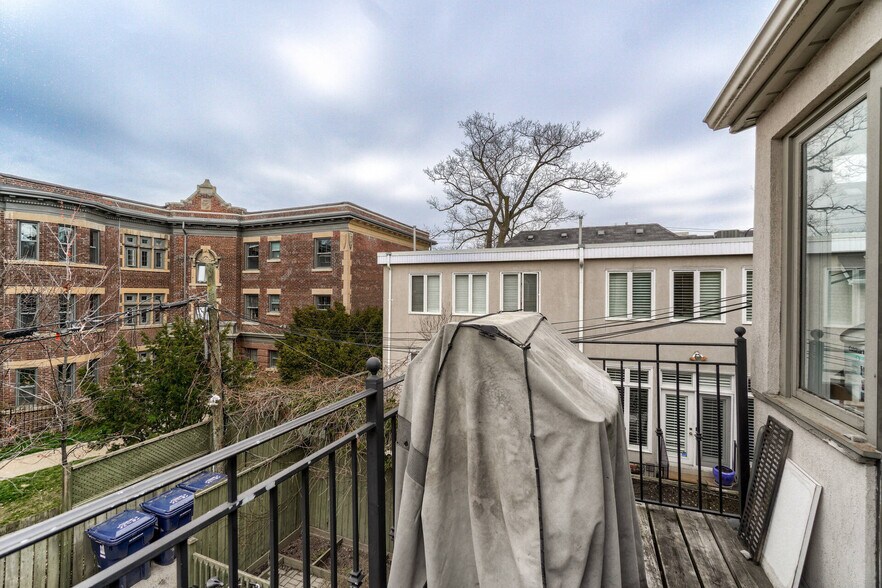 More Photos Of 4 Oriole Gdns, Toronto Apartments For Sale