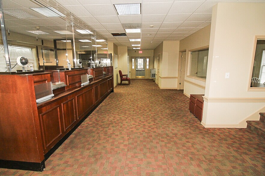 More Photos Of 330 N Cedar Bluff Rd, Knoxville Bank For Sale