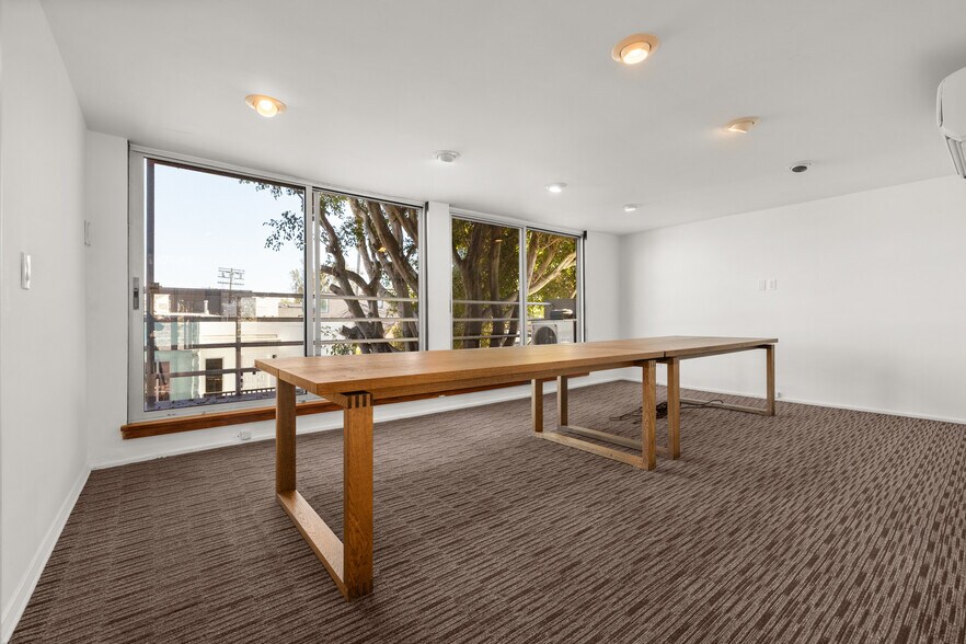 More Photos Of 1350-1352 Abbot Kinney Blvd, Venice Loft Creative Space For Lease