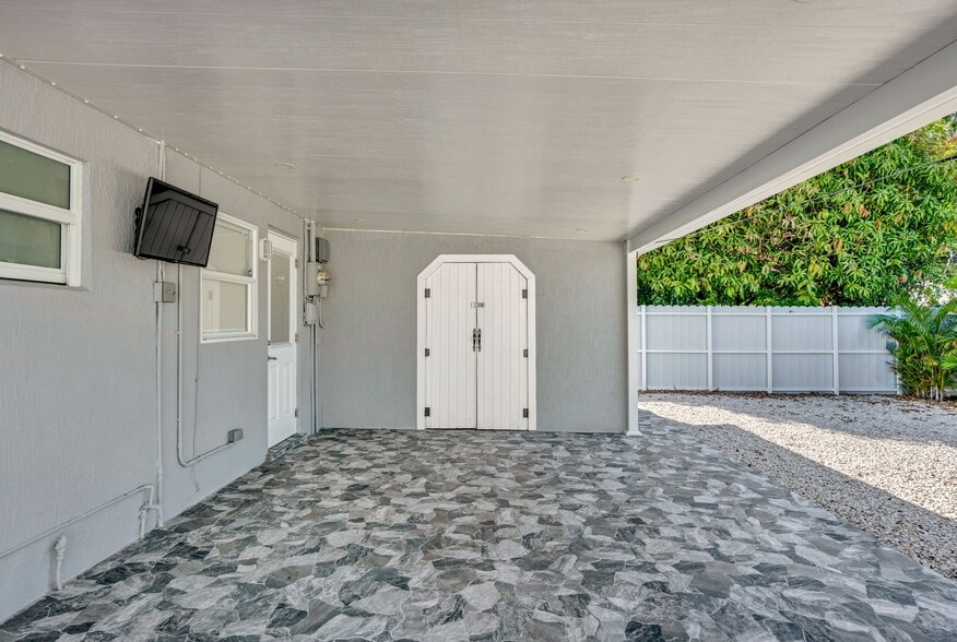 More Photos Of 481 E Commercial Blvd, Oakland Park Freestanding For Sale