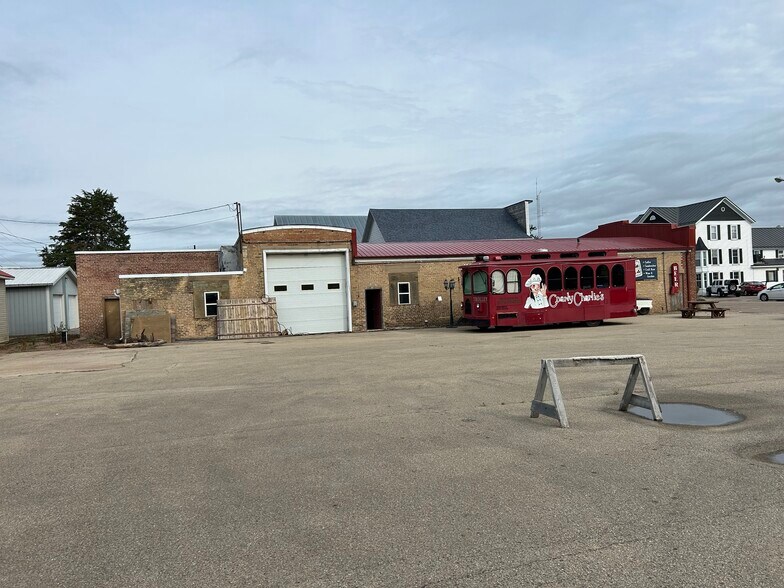 More Photos Of 215 Wolf River Dr, Fremont General Retail For Sale