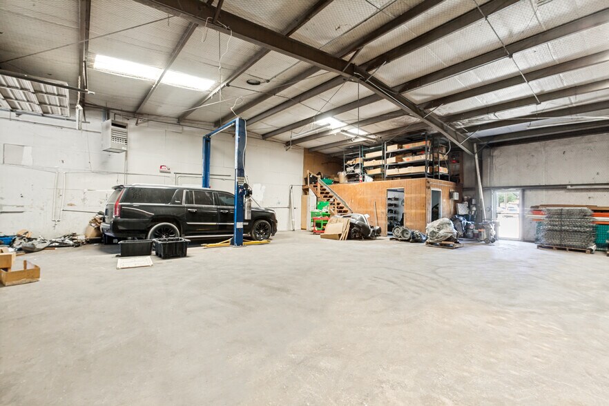 More Photos Of 308 W Avenue B, Garland Auto Repair For Sale