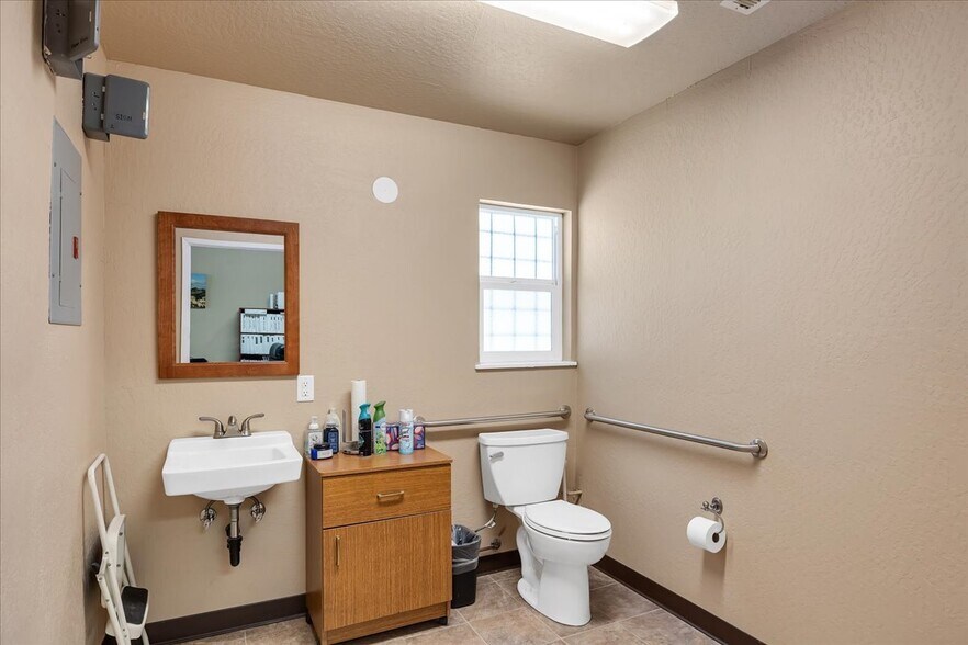 More Photos Of 22709 Twain Harte Dr, Twain Harte Office Residential For Sale