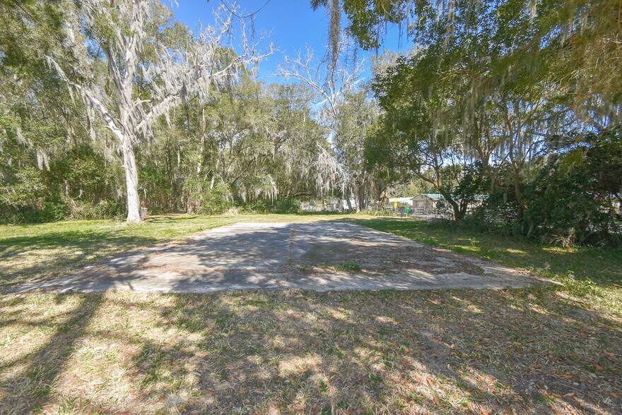 More Photos Of 831 Huntington Rd, Crescent City Freestanding For Sale
