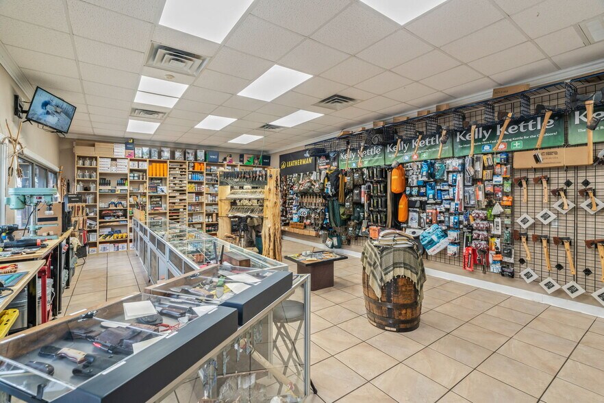 More Photos Of 927 S Charles G Seivers Blvd, Clinton General Retail For Sale