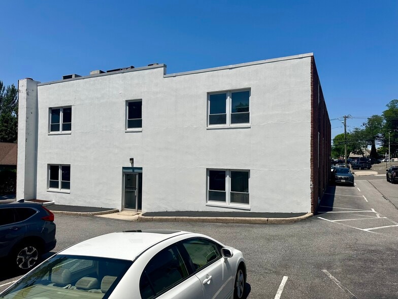 More Photos Of 44 Elm St, Huntington Office For Sale