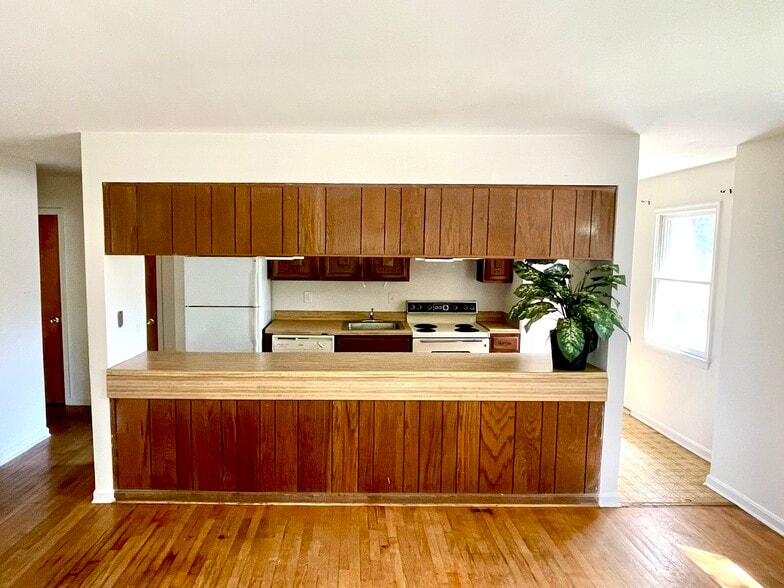 More Photos Of 7310 Columbia Ave, College Park Apartments For Sale