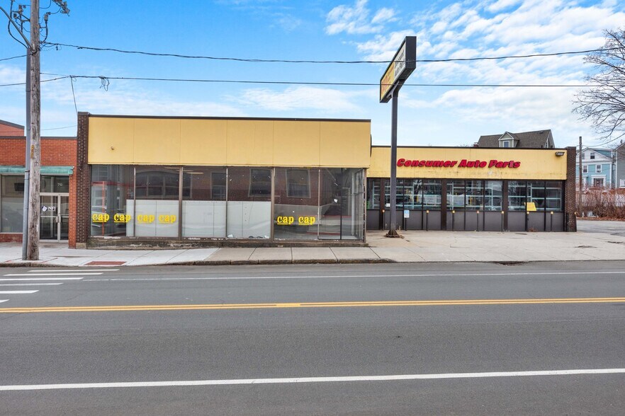 More Photos Of 86 Winter St, Haverhill General Retail For Sale