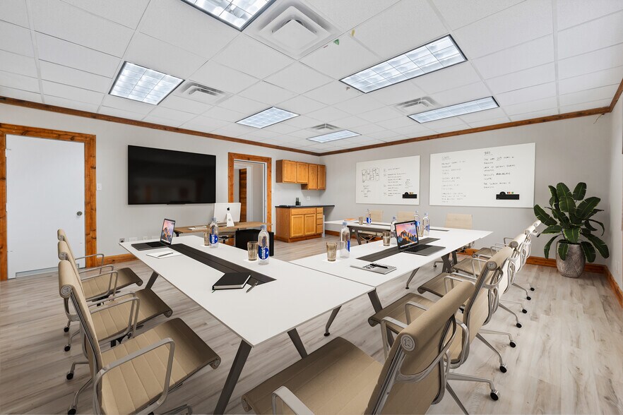 More Photos Of 11204 Bluff Bend Dr, Austin Light Manufacturing For Lease