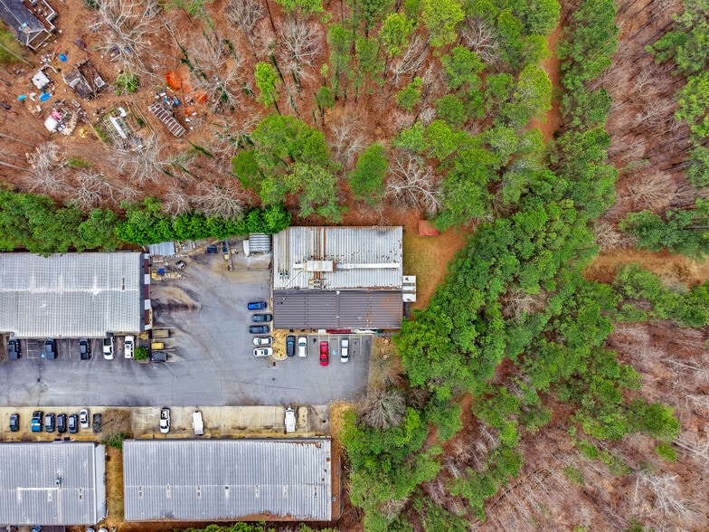 More Photos Of 6190 Parkway North Dr, Cumming Light Distribution For Sale