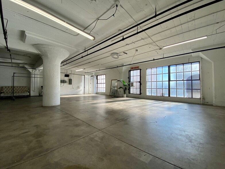 More Photos Of 1114 S Los Angeles St, Los Angeles Warehouse For Sale