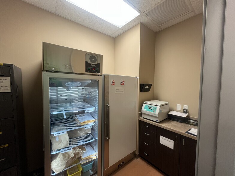 More Photos Of 2333 N Pebble Creek Pky, Goodyear Storefront For Sale