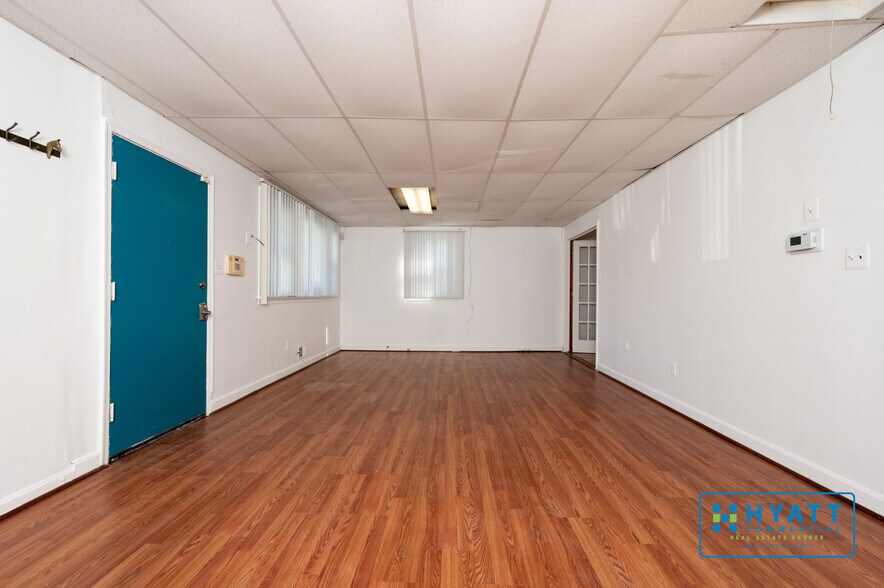 More Photos Of 7703 Poplar Hill Ln, Clinton Office Residential For Sale