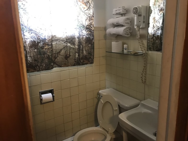 More Photos Of 1301 W Aultman St, Ely Hotel For Sale