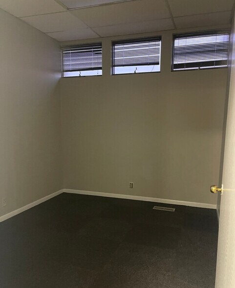 More Photos Of 5907 Highgrove Rd, Grandview Office For Lease
