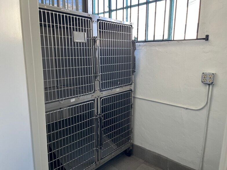 More Photos Of 5601 Mission St, San Francisco Veterinarian Kennel For Sale