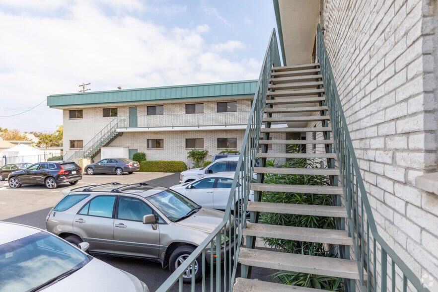 More Photos Of 333 S Juniper St, Escondido Office For Lease