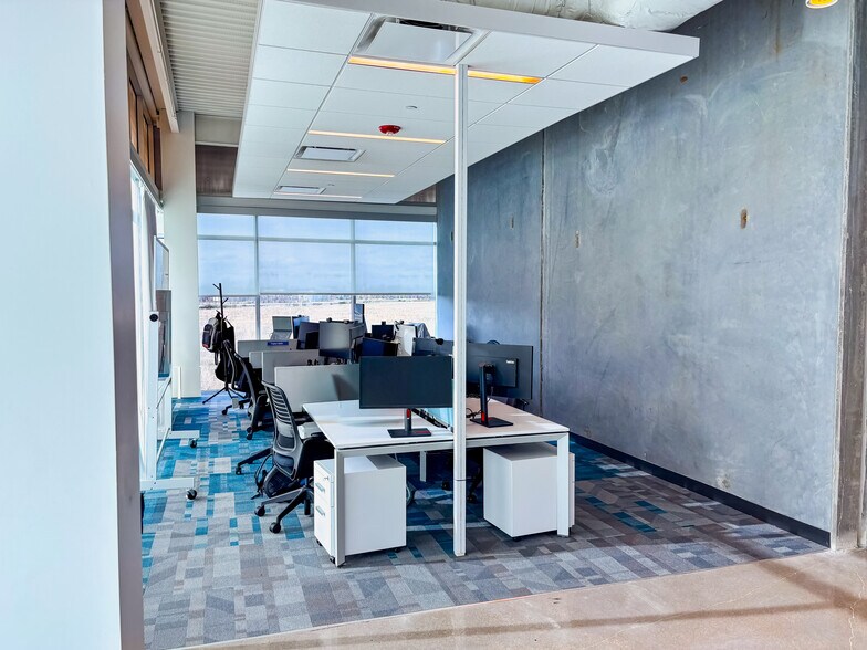 More Photos Of 2600 NE 11th St, Bentonville Office For Lease