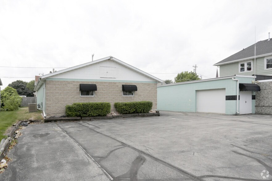 More Photos Of 1318-1324 N Main St, Racine Storefront Retail Office For Sale