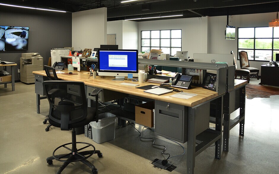 More Photos Of 13085 Harmon Rd, Fort Worth Industrial For Lease