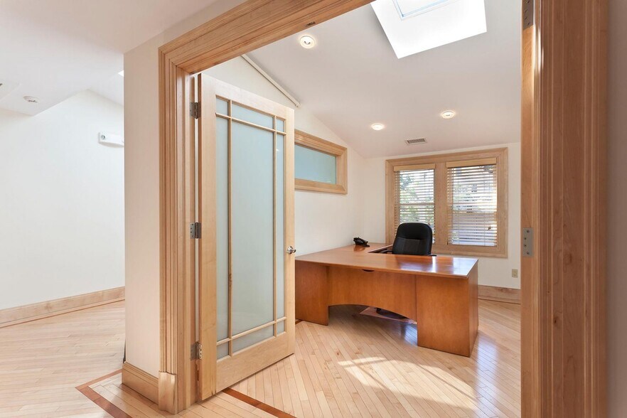 More Photos Of 1330 Post Rd E, Westport Storefront For Lease