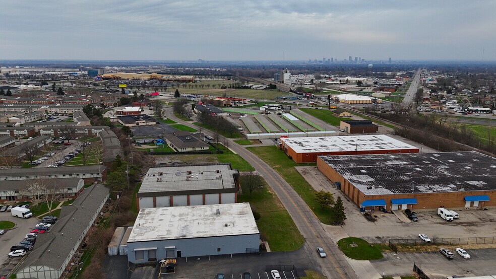 More Photos Of 511 Industrial Mile Rd, Columbus Warehouse For Sale