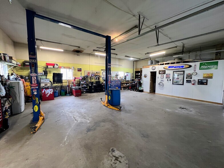 More Photos Of 2209 E Illinois St, Kirksville Auto Repair For Sale