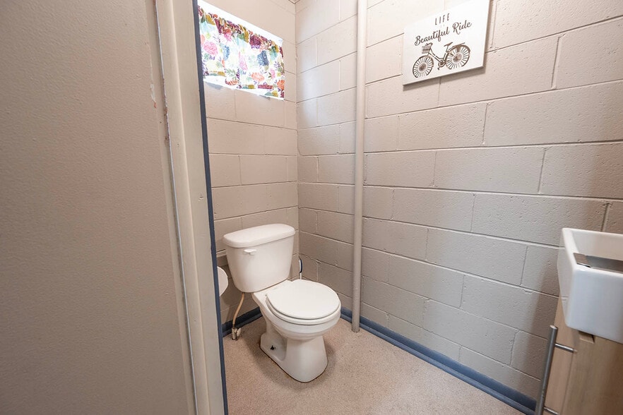 More Photos Of 126 W Main St, Plainfield Storefront For Sale